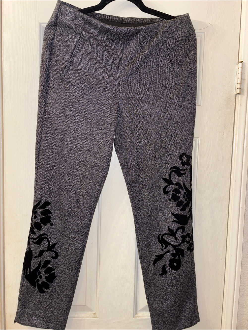 Chicos Women's Gray Knit Ponte Pants with Black Floral Detail Size 6 R NWOT